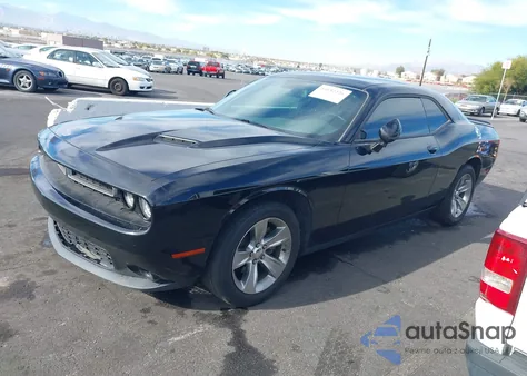 2018 Dodge Challenger Sxt z USA, uszkodzony, nr VIN 2C3CDZAG1JH236210
